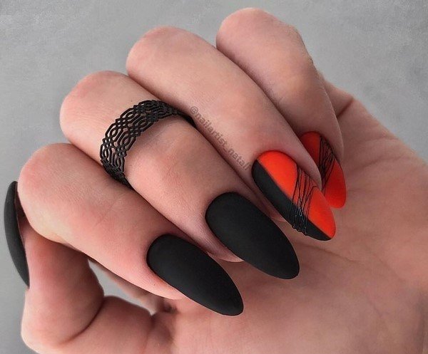 Дизайн ногтей черный с серебристым (70 фото)