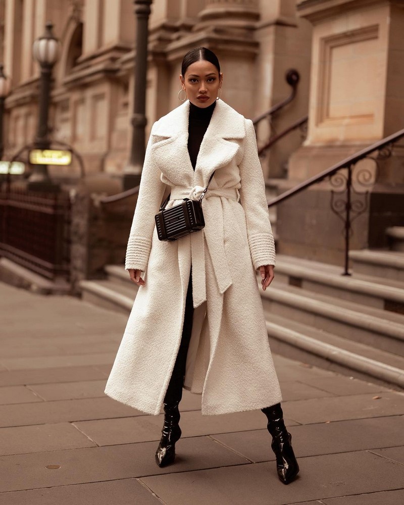 Потрясающе красивые пальто с мехом: новинки моделей